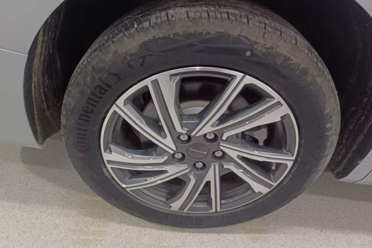 Used SAIC MAXUS Dajia 9 2024 Super Hybrid Long-Range Forest Edition 7-Seater Right Rear Wheel Hub