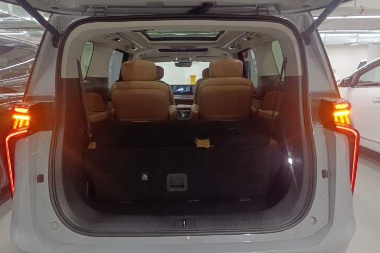 Used SAIC MAXUS Dajia 9 2024 Super Hybrid Long-Range Forest Edition 7-Seater Trunk