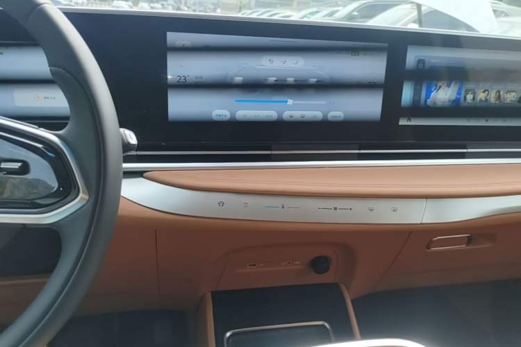 Used SAIC MAXUS Dajia 9 2024 Super Hybrid Long-Range Prairie Edition 7-Seater Audio And AC Panel