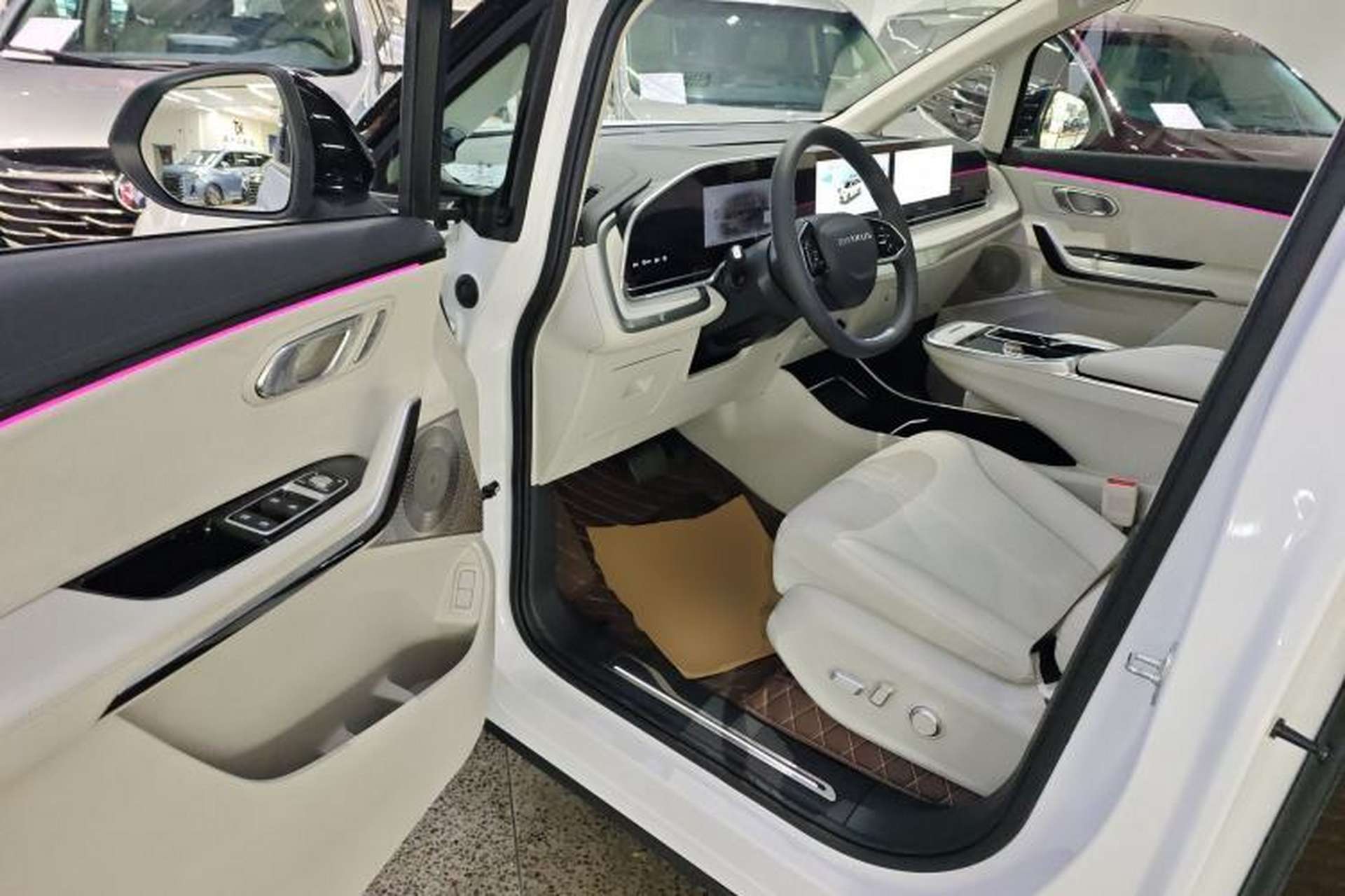 Used SAIC MAXUS Dajia 9 2024 Restyled Super Hybrid Long-Range Forest Edition 7-Seater Driver Seat