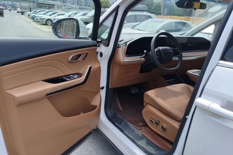 Used SAIC MAXUS Dajia 9 2024 Super Hybrid Long-Range Prairie Edition 7-Seater Driver Seat