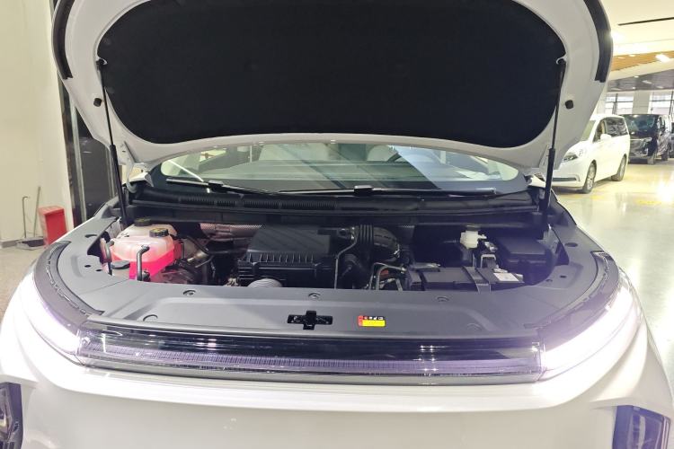 Used SAIC MAXUS Dajia 9 2024 Restyled Super Hybrid Long-Range Forest Edition 7-Seater Engine Bay
