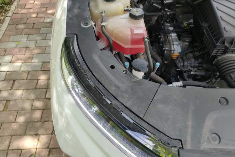 Used SAIC MAXUS Dajia 9 2024 Super Hybrid Ultra-Long Range Forest Edition 7-Seater Engine Bay Right