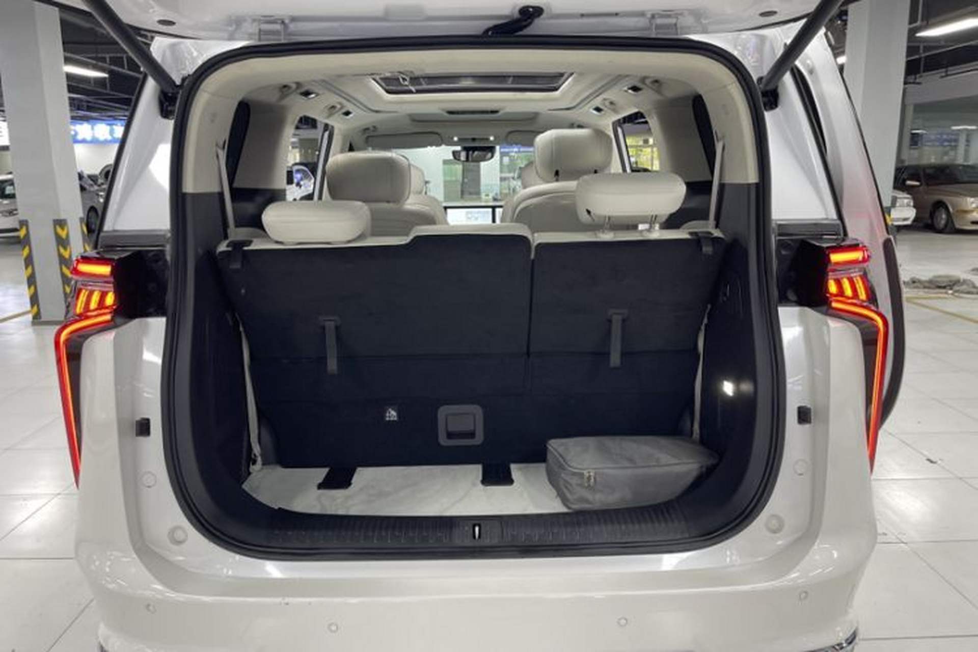 Used SAIC MAXUS Dajia 9 2024 Updated Version Super Hybrid Ultra-Long Range Forest Edition 7-Seater Interior 5