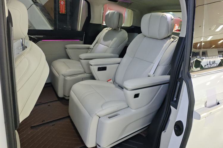 Used SAIC MAXUS Dajia 9 2024 Restyled Super Hybrid Long-Range Forest Edition 7-Seater Left Rear Seat