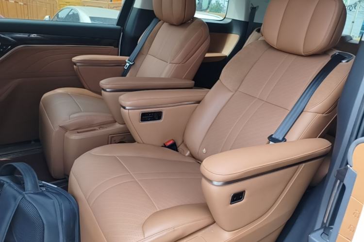 Used SAIC MAXUS Dajia 9 2024 Super Hybrid Long-Range Prairie Edition 7-Seater Left Rear Seat