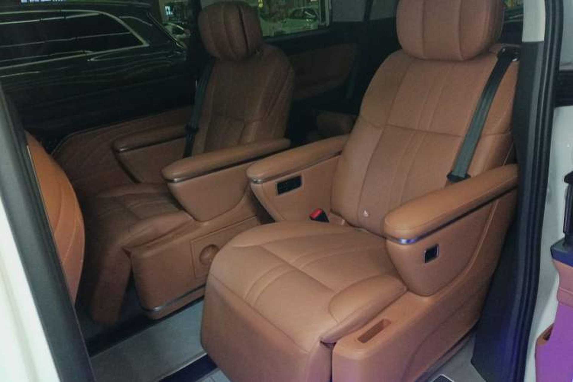 Used SAIC MAXUS Dajia 9 2024 Super Hybrid Long-Range Prairie Edition 7-Seater Left Rear Seat