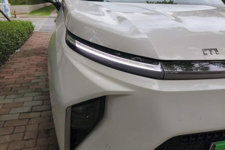 Used SAIC MAXUS Dajia 9 2024 Super Hybrid Ultra-Long Range Forest Edition 7-Seater Right Front Headlight