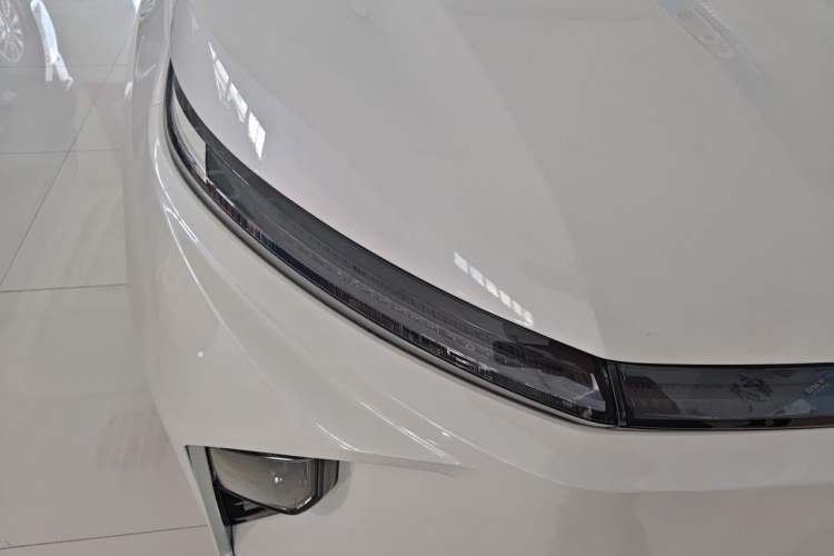 Used SAIC MAXUS Dajia 9 2024 Super Hybrid Ultra-Long Range Executive Version 7-Seater Right Front Headlight