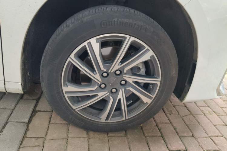 Used SAIC MAXUS Dajia 9 2024 Super Hybrid Ultra-Long Range Forest Edition 7-Seater Right Front Wheel Hub