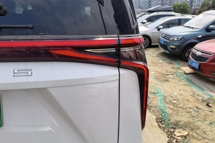 Used SAIC MAXUS Dajia 9 2024 Super Hybrid Long-Range Prairie Edition 7-Seater Right Rear Taillight