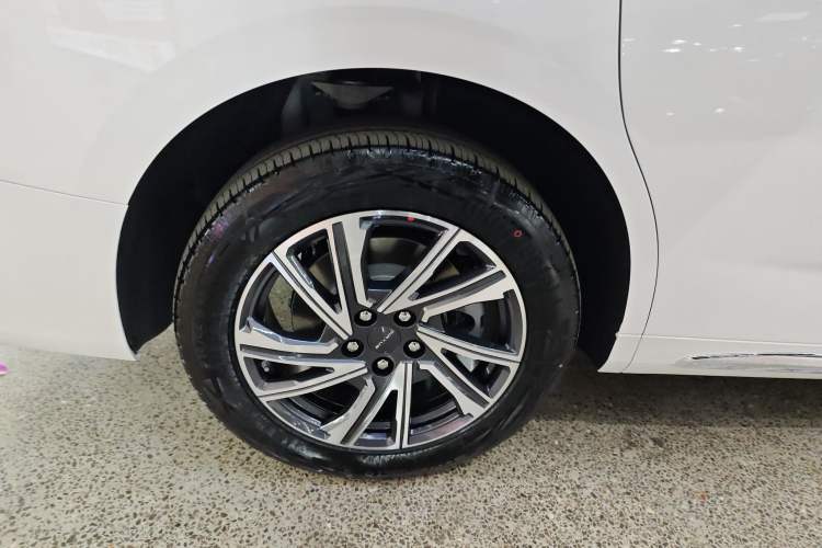 Used SAIC MAXUS Dajia 9 2024 Restyled Super Hybrid Long-Range Forest Edition 7-Seater Right Rear Wheel Hub