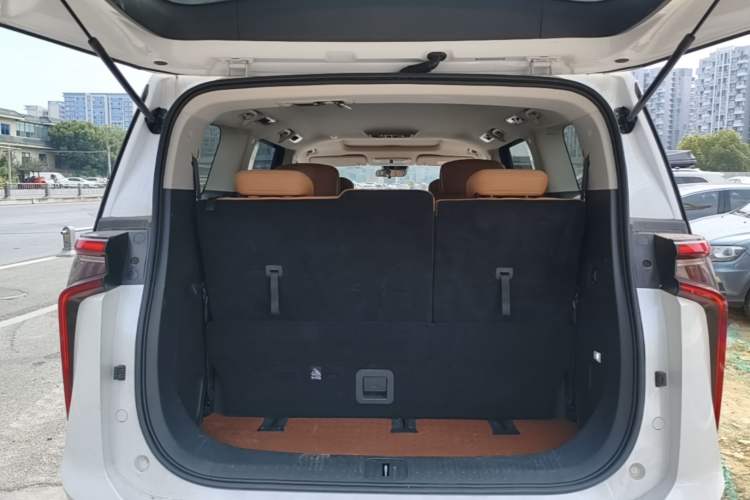Used SAIC MAXUS Dajia 9 2024 Super Hybrid Long-Range Prairie Edition 7-Seater Trunk