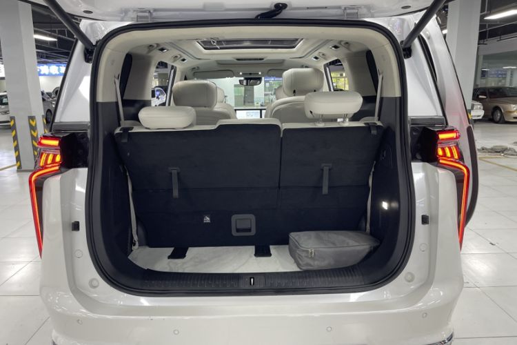 Used SAIC MAXUS Dajia 9 2024 Updated Version Super Hybrid Ultra-Long Range Forest Edition 7-Seater Trunk
