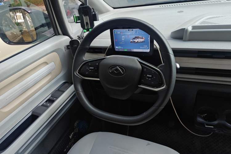 Used SAIC MAXUS Dana V1 2023 V1 Short Wheelbase Low Roof (43 kWh) Steering Wheel