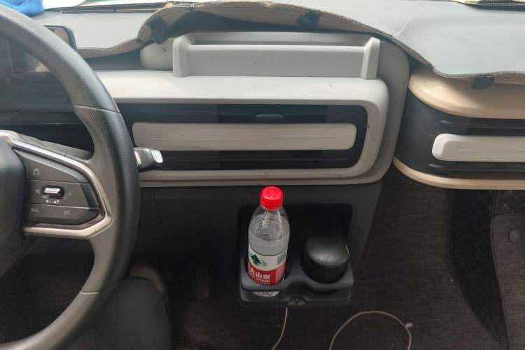 Used SAIC MAXUS Dana V1 2023 V1 Short Wheelbase Low Roof (42 kWh) Audio And AC Panel
