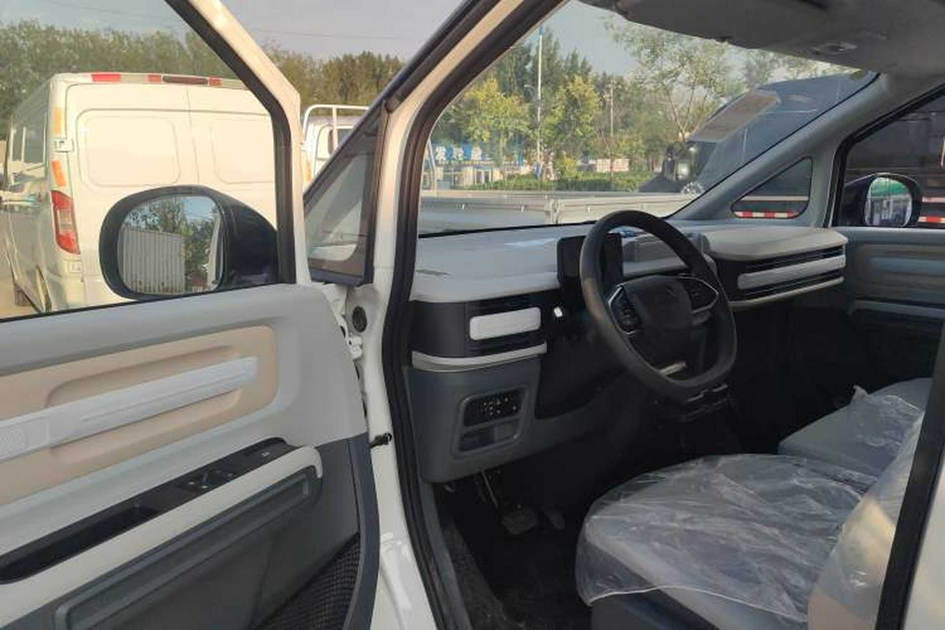 Used SAIC MAXUS Dana V1 2023 V1 Short Wheelbase High Roof (43 kWh) Driver Seat