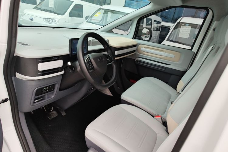 Used SAIC MAXUS Dana V1 2023 V1 Short Wheelbase High Roof (43 kWh) Driver Seat