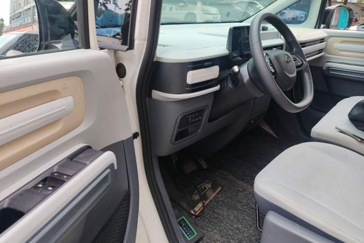 Used SAIC MAXUS Dana V1 2023 V1 Short Wheelbase Low Roof (42 kWh) Driver Seat