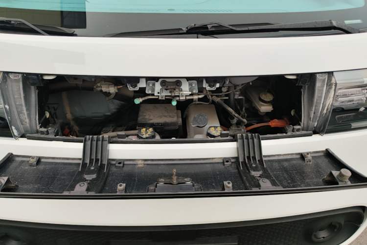 Used SAIC MAXUS Dana V1 2023 V1 Short Wheelbase High Roof (43 kWh) Engine Bay