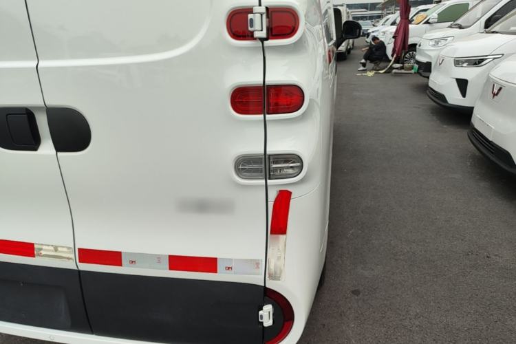 Used SAIC MAXUS Dana V1 2023 V1 Short Wheelbase High Roof (43 kWh) Exterior 3