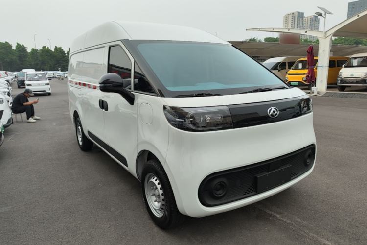 Used SAIC MAXUS Dana V1 2023 V1 Short Wheelbase High Roof (43 kWh) Front Right 45 Deg