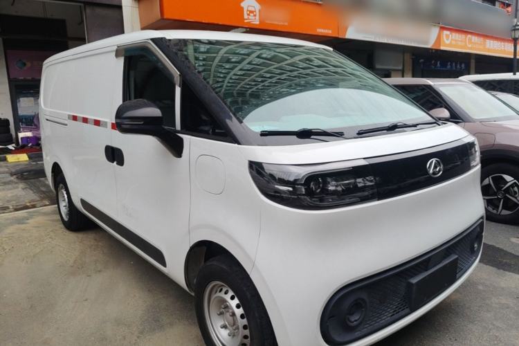Used SAIC MAXUS Dana V1 2023 V1 Short Wheelbase Low Roof (42 kWh) Front Right 45 Deg