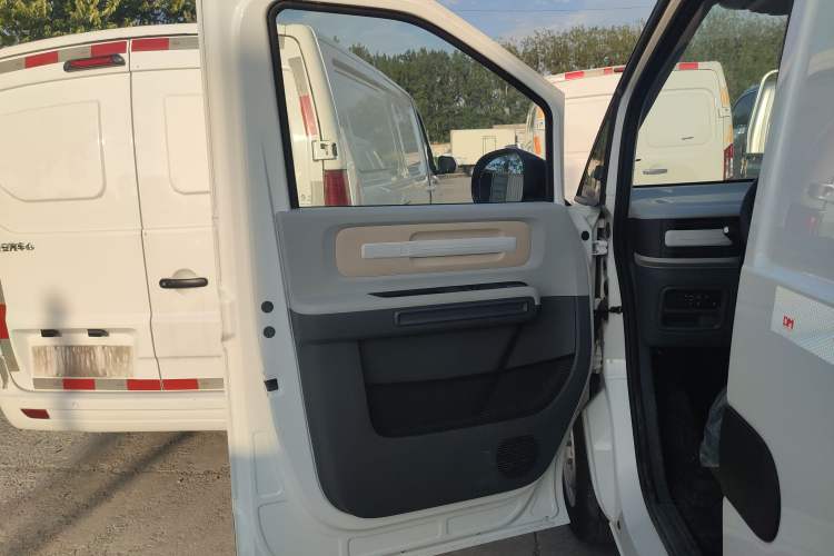 Used SAIC MAXUS Dana V1 2023 V1 Short Wheelbase High Roof (43 kWh) Left Front Door Interior