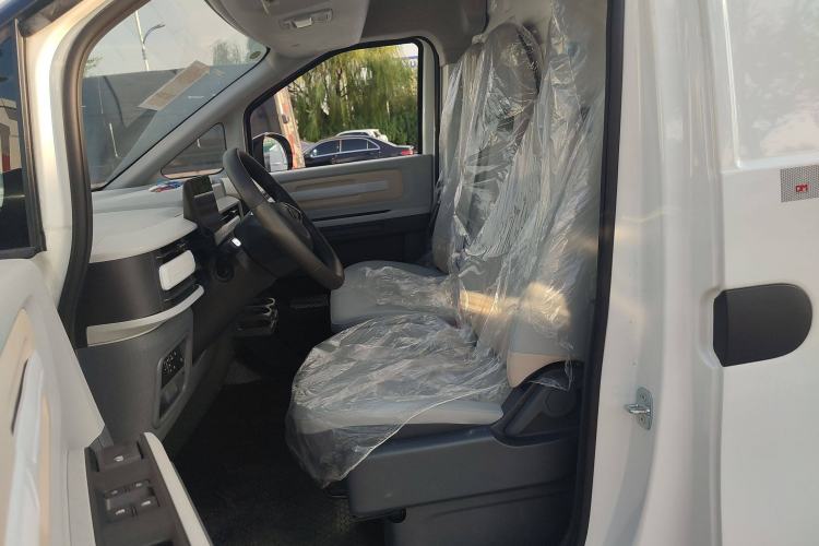 Used SAIC MAXUS Dana V1 2023 V1 Short Wheelbase High Roof (43 kWh) Left Front Seat
