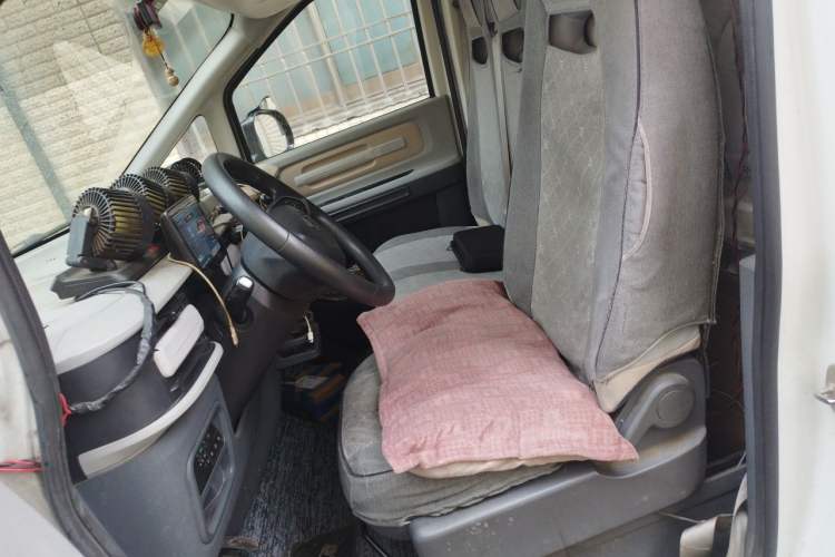 Used SAIC MAXUS Dana V1 2023 V1 Short Wheelbase Low Roof (42 kWh) Left Front Seat