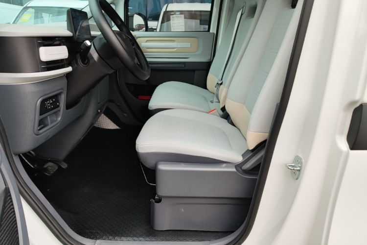 Used SAIC MAXUS Dana V1 2023 V1 Short Wheelbase High Roof (43 kWh) Left Front Seat