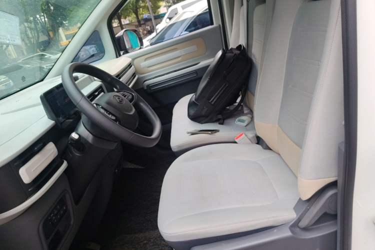 Used SAIC MAXUS Dana V1 2023 V1 Short Wheelbase Low Roof (42 kWh) Left Front Seat