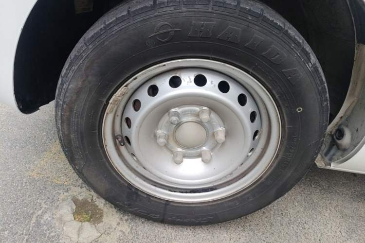 Used SAIC MAXUS Dana V1 2023 V1 Short Wheelbase Low Roof (42 kWh) Left Front Wheel Hub