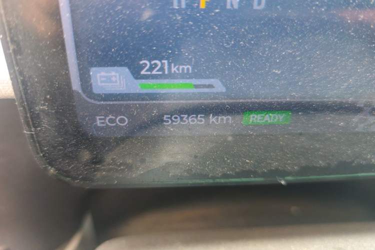 Used SAIC MAXUS Dana V1 2023 V1 Short Wheelbase Low Roof (42 kWh) Odometer Close Up