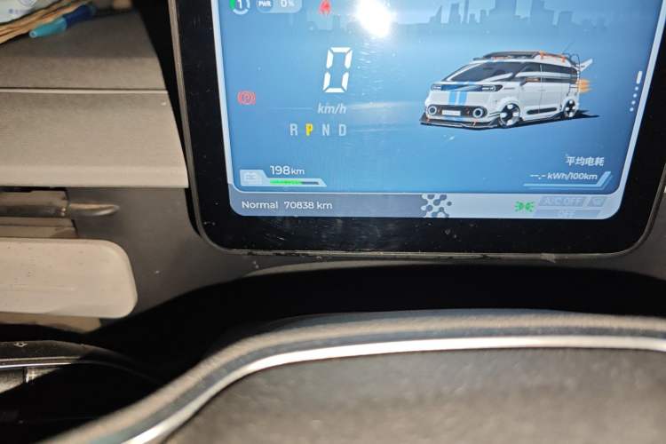Used SAIC MAXUS Dana V1 2023 V1 Short Wheelbase Low Roof (42 kWh) Odometer Close Up