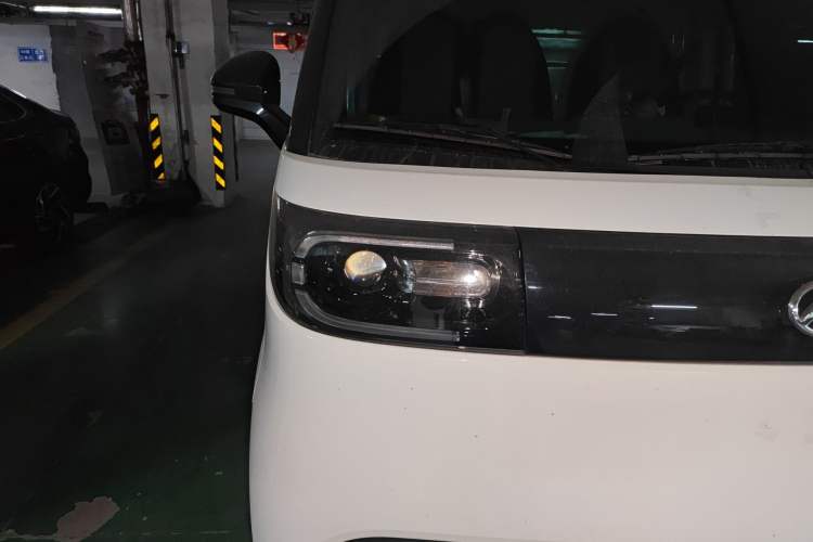 Used SAIC MAXUS Dana V1 2023 V1 Short Wheelbase Low Roof (42 kWh) Right Front Headlight