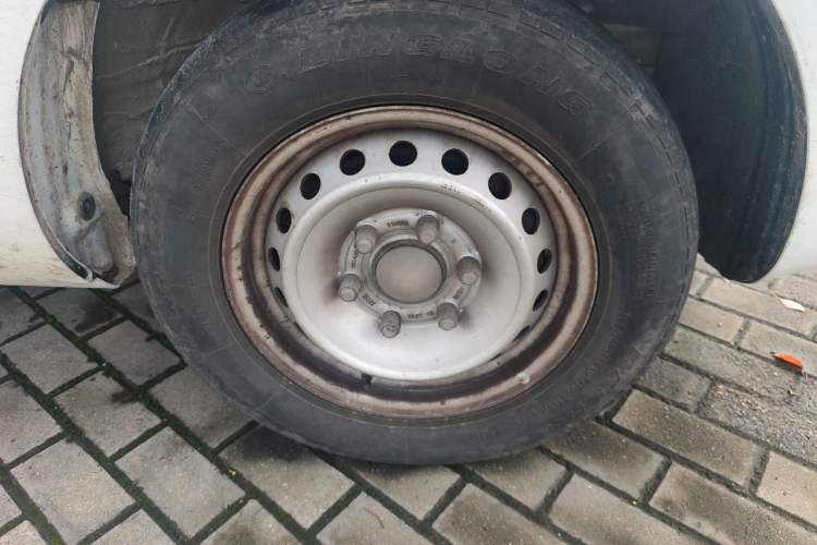 Used SAIC MAXUS Dana V1 2023 V1 Short Wheelbase Low Roof (42 kWh) Right Front Wheel Hub