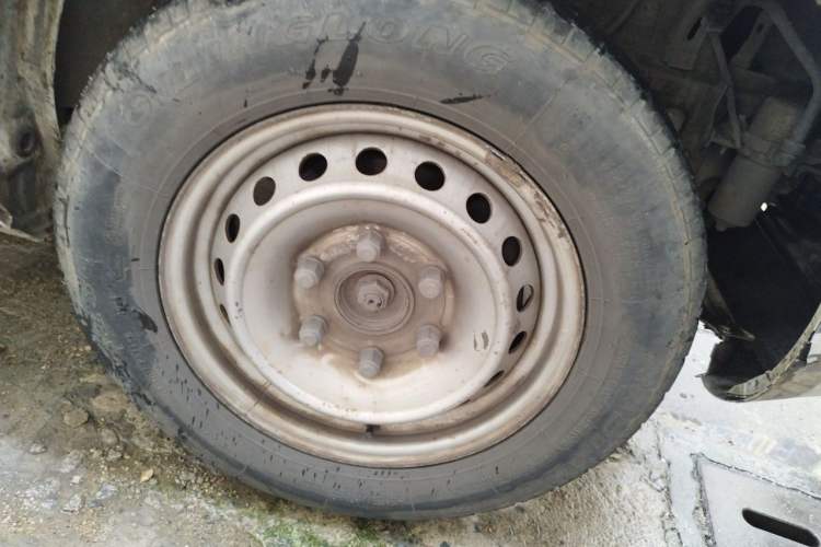 Used SAIC MAXUS Dana V1 2023 V1 Short Wheelbase Low Roof (42 kWh) Right Front Wheel Hub