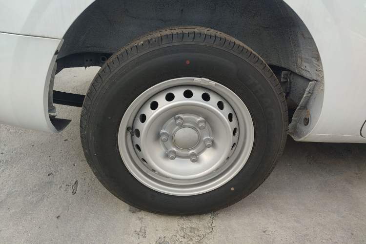 Used SAIC MAXUS Dana V1 2023 V1 Short Wheelbase High Roof (43 kWh) Right Rear Wheel Hub