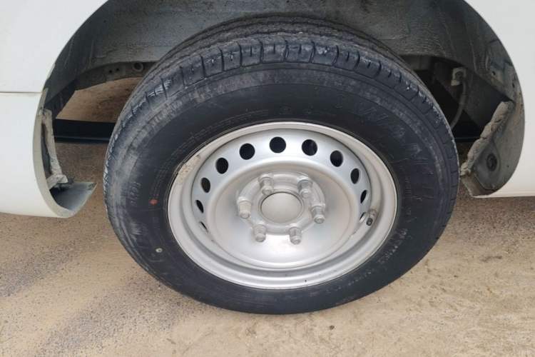 Used SAIC MAXUS Dana V1 2023 V1 Short Wheelbase Low Roof (42 kWh) Right Rear Wheel Hub