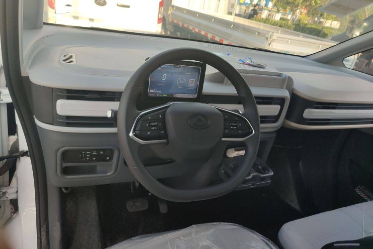 Used SAIC MAXUS Dana V1 2023 V1 Short Wheelbase High Roof (43 kWh) Steering Wheel