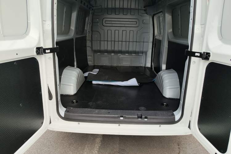 Used SAIC MAXUS Dana V1 2023 V1 Short Wheelbase High Roof (43 kWh) Trunk