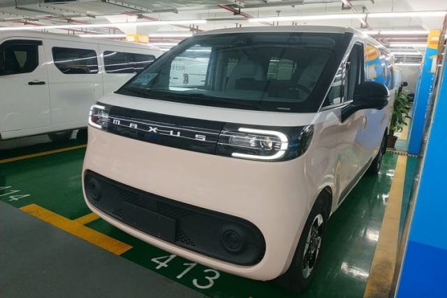 Used SAIC MAXUS Dana V1 2024 M1 Long-Wheelbase Low-Roof Passenger Version (64 kWh)