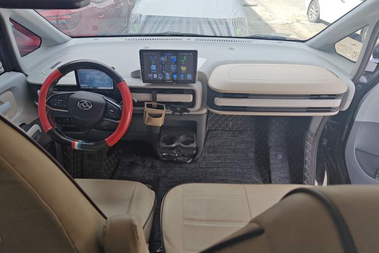 Used SAIC MAXUS Dana V1 2024 V1 Short Wheelbase Low-Roof Multi-Function Version (51 kWh) Center Console