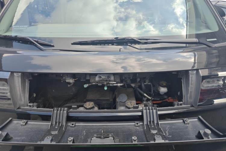 Used SAIC MAXUS Dana V1 2024 V1 Short Wheelbase Low-Roof Multi-Function Version (51 kWh) Engine Bay