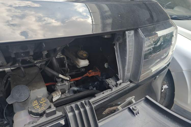 Used SAIC MAXUS Dana V1 2024 V1 Short Wheelbase Low-Roof Multi-Function Version (51 kWh) Engine Bay Left
