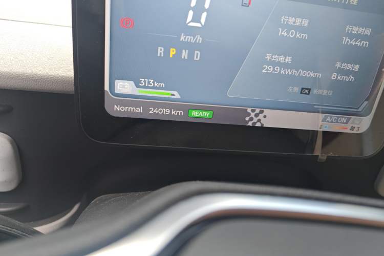 Used SAIC MAXUS Dana V1 2024 V1 Short Wheelbase Low-Roof Multi-Function Version (51 kWh) Odometer Close Up