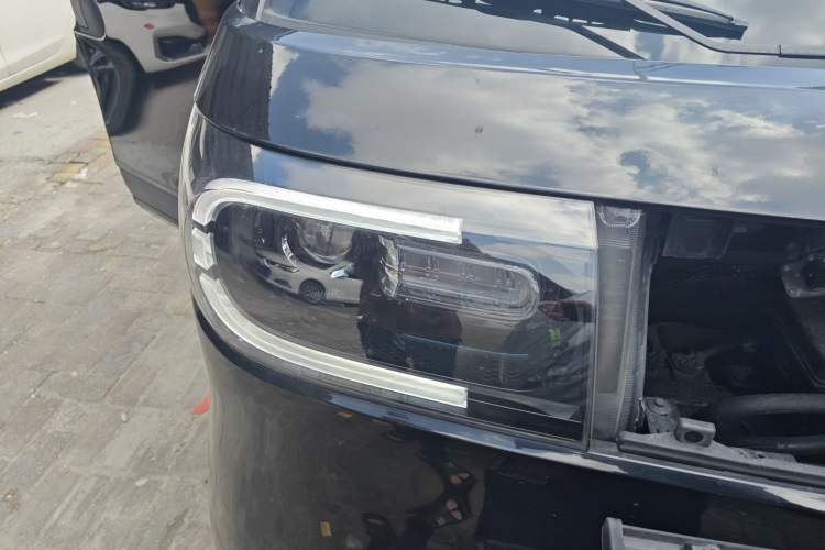 Used SAIC MAXUS Dana V1 2024 V1 Short Wheelbase Low-Roof Multi-Function Version (51 kWh) Right Front Headlight