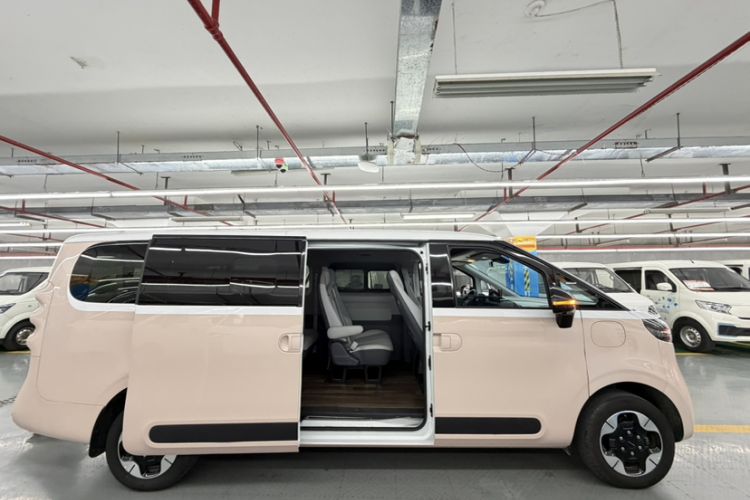 Used SAIC MAXUS Dana V1 2024 M1 Long-Wheelbase Low-Roof Passenger Version (64 kWh) Exterior 2