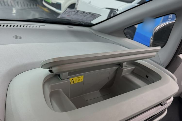 Used SAIC MAXUS Dana V1 2024 M1 Long-Wheelbase Low-Roof Passenger Version (64 kWh) Exterior 7